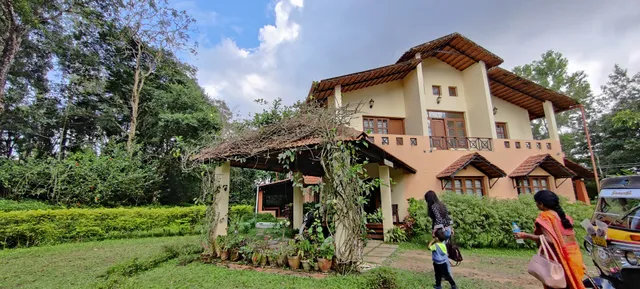 Java Hills Estate Homestay