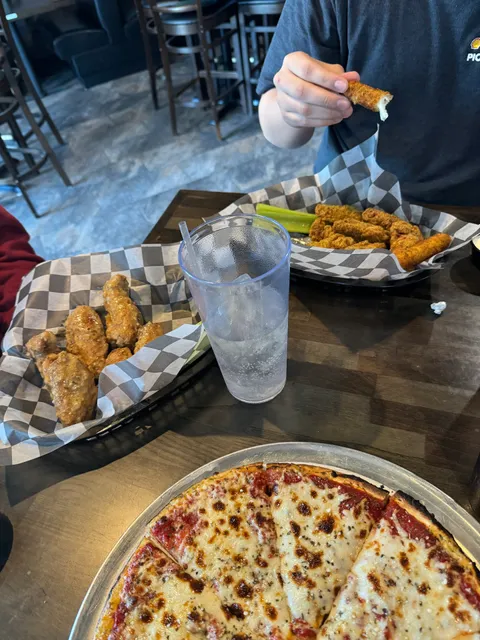 4th Quarter Bar and Grill