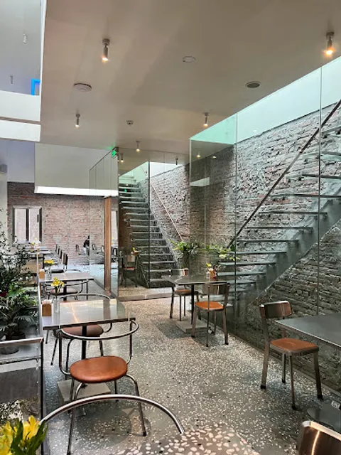 The Running Bean Nhà Thờ - Coffee and Brunch