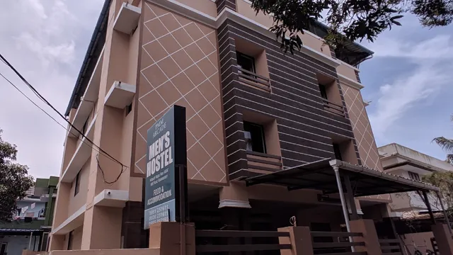 PMM Arcade Mens Hostel