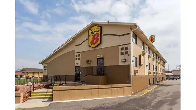 Super 8 by Wyndham Janesville