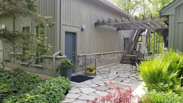 Niagara's South Coast Guest House