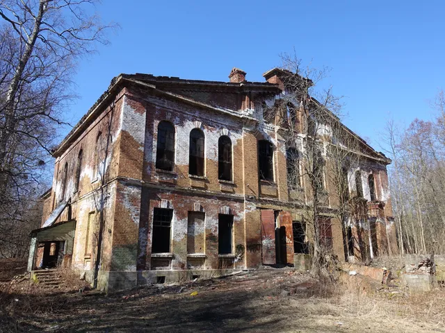 Zabroshennaya Voyskovaya Chast'