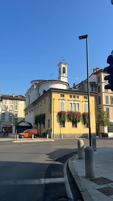 Tree Rooms Modern Guesthouse