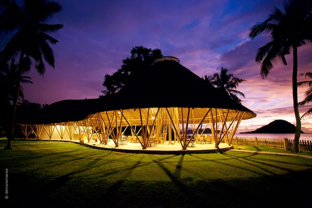 Whales & Waves. Beach Resort