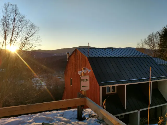 Top Of The Valley Adventure Lodge