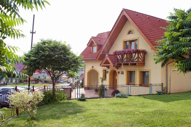 Ubytovanie Žltý dom Vrbov (Noclegi)