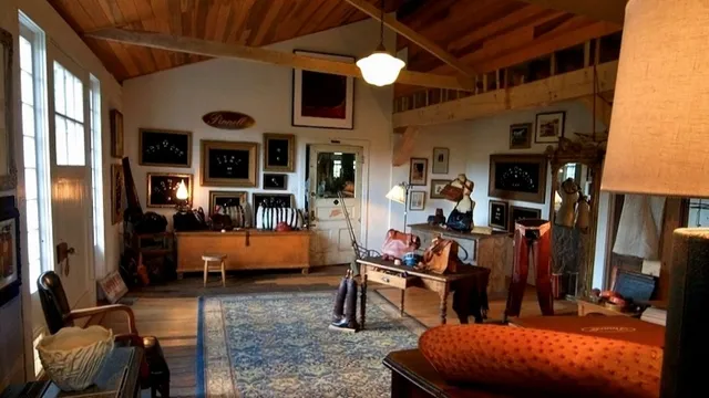 Pinnell Custom Leather OPEN BY APPOINTMENT