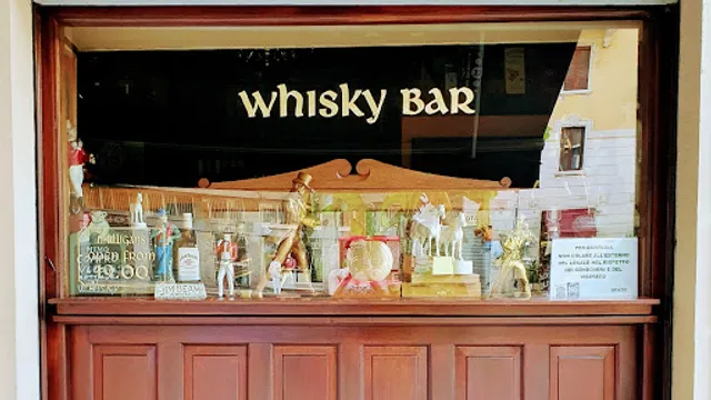 Mulligans Irish Pub & Whisky Bar