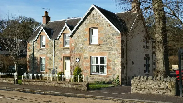 1 Lochness Hostel