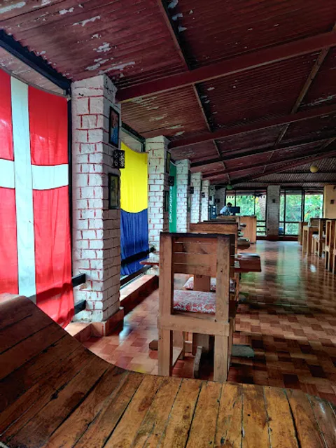 Four Season Restaurant & Lounge