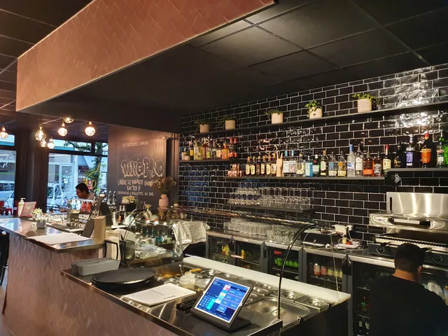 Zinzou I Ping-Pong Bar