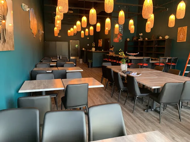 Papaya Thai Cuisine and Sushi Bar