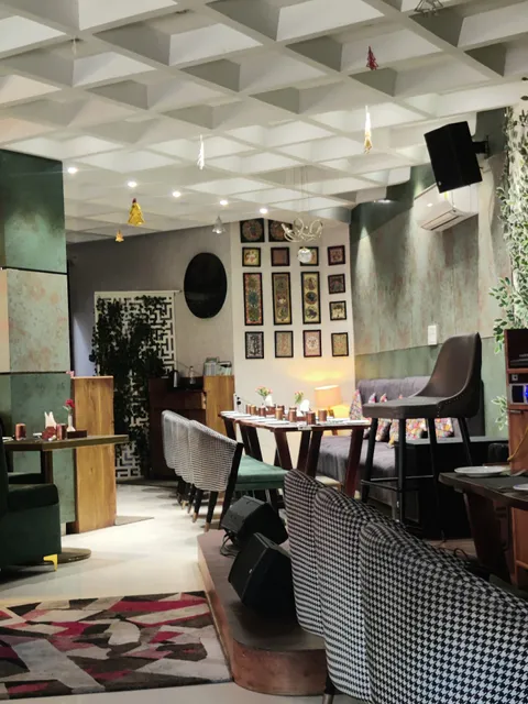 Vaddy's - House of People