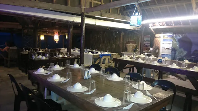 Caramo-Tan Restaurant (Caramoan)