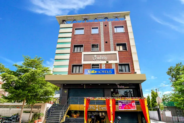 FabHotel Rudra Inn & Cafe I - Hotel in Basharatpur, Gorakhpur