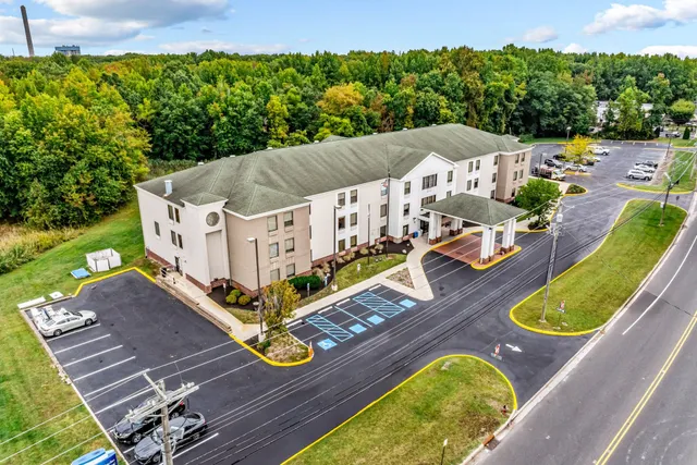 Holiday Inn Express & Suites Carneys Point - Pennsville by IHG