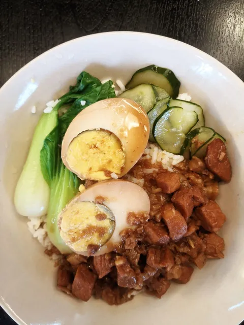 Selina 娘惹 Nyonya Braised Pork Rice (卤肉饭), Loh Bak (马泰微辣酸黄金肉卷), Fried Taukua (脆炸豆干) & Sambal Bilis Mantou (三拜江鱼仔炸馒头)