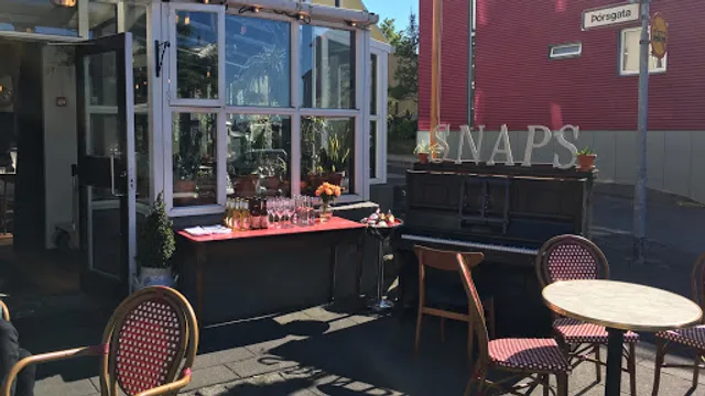 Snaps Bistro
