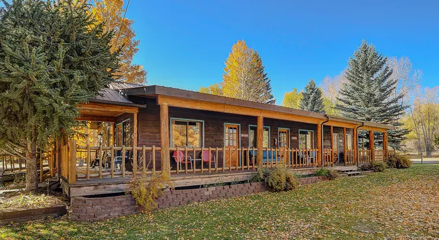 Vista Court Cabins and Lodge