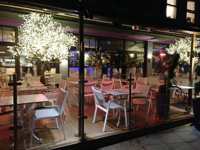 Soy Seafood and Sushi Bar