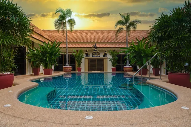 Siam Court Hotel and Resort