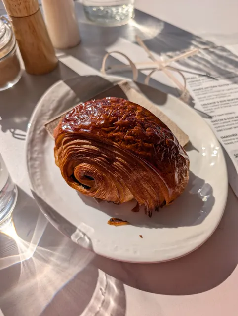 White Rabbit Dolls point