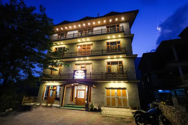 Wander Thrives Inn (Unit of White Petals Cottage)