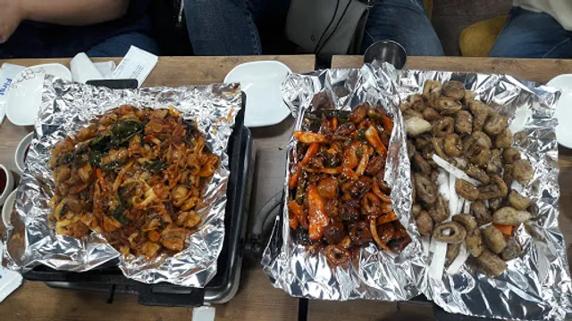 黃鶴洞烤小腸街