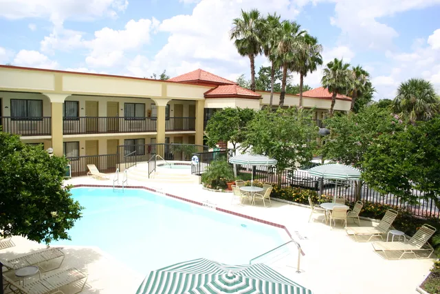Orlando East Inn & Suites