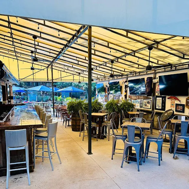 Captain Woody's Bar & Grill