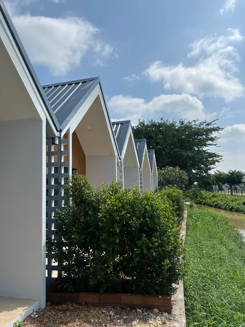 ลอยละล่อง รีสอร์ท (Loy La Long)