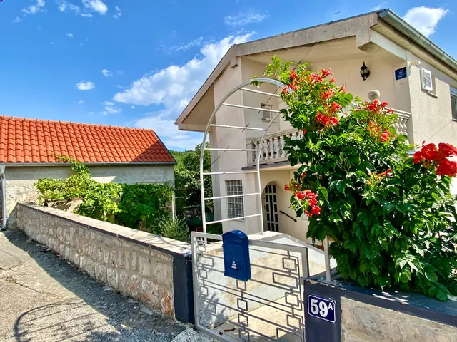 Villa Theresa, Donji Zagon