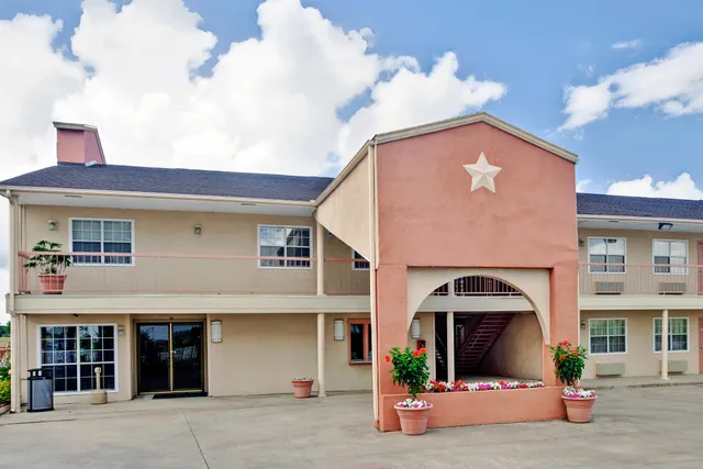 Super 8 by Wyndham Terrell