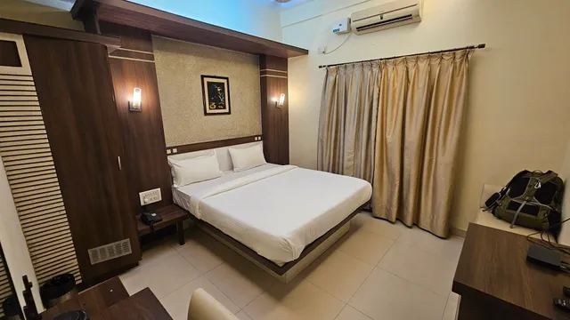 Hotel New Golden Residency