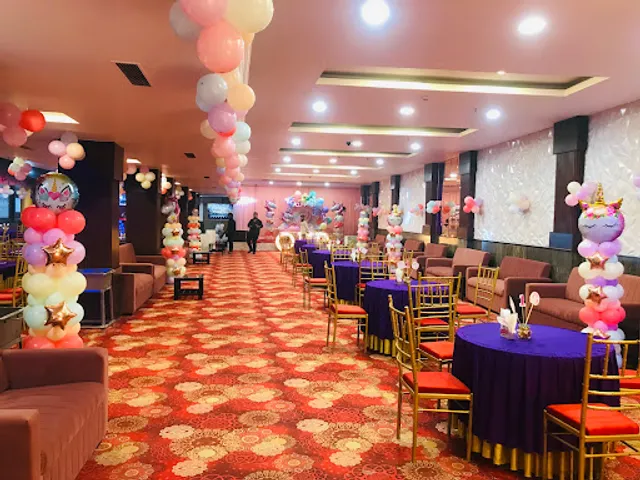 RAJ MAHAL HOTEL & RESTAURANT