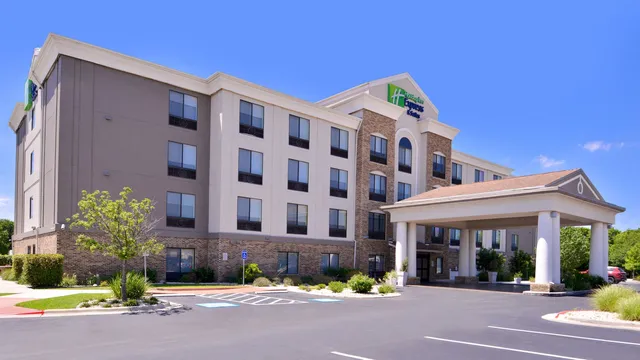 Holiday Inn Express & Suites Selma by IHG