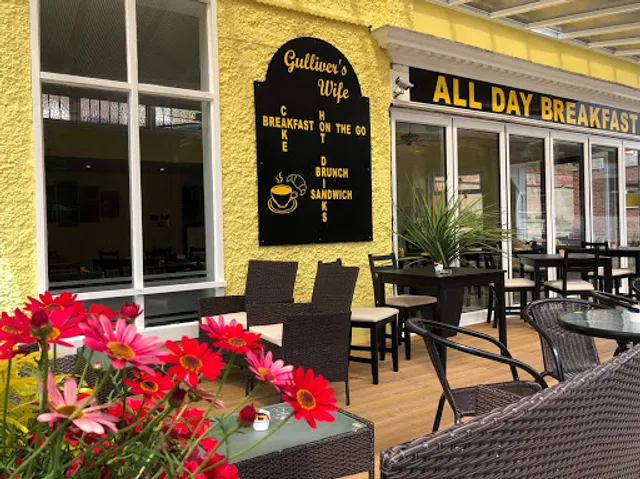 Gulliver's Wife Café