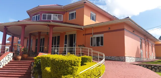Flagship Piazza Hotel, Bushenyi