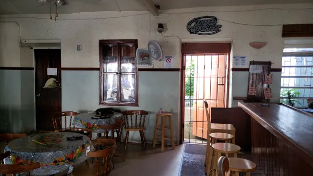 Cozy Bar & Restaurant