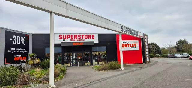 Village Outlet Cap Malo