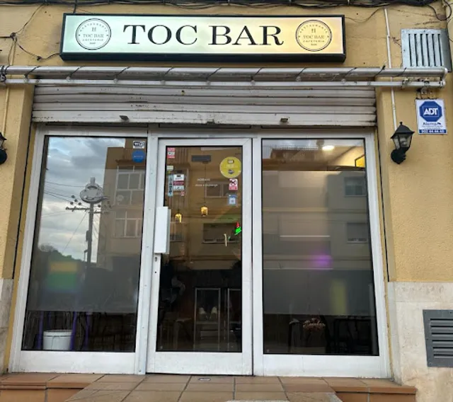 TOC-BAR: Bar & Cafetería Latina