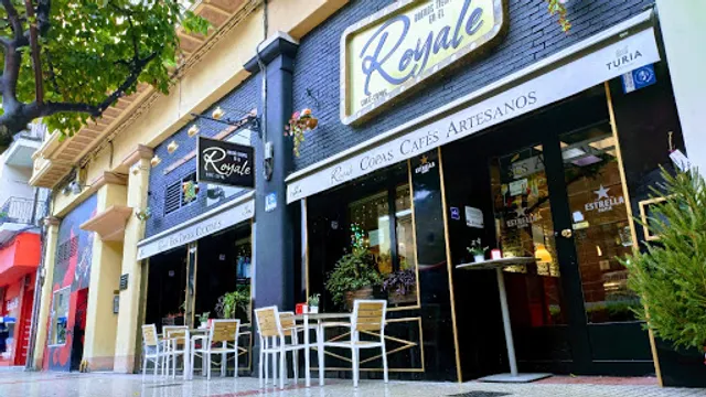 Buenos Tiempos En El Royale