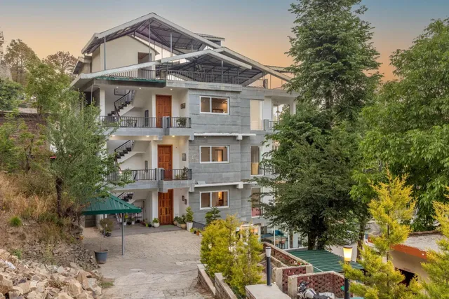 Alaya Stays by ELIVAAS Livelife - Apartment in Kasauli | 2 BHK Apartment with Garden