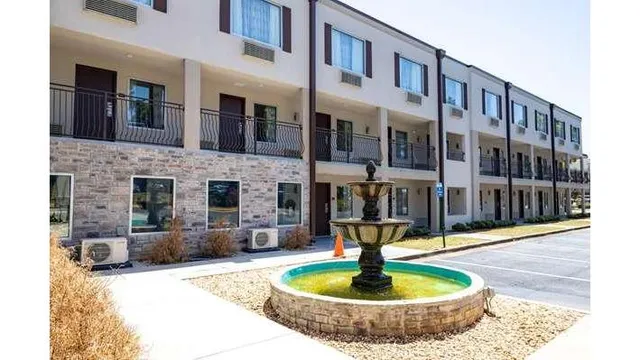 Baymont by Wyndham College Park Atlanta Airport South