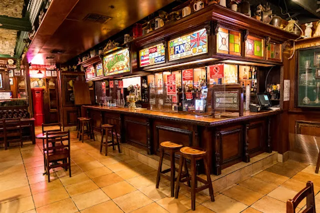 Mad Dogs British Pub (River Walk)