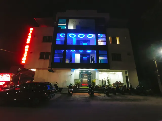 OYO Flagship D Silver Suites