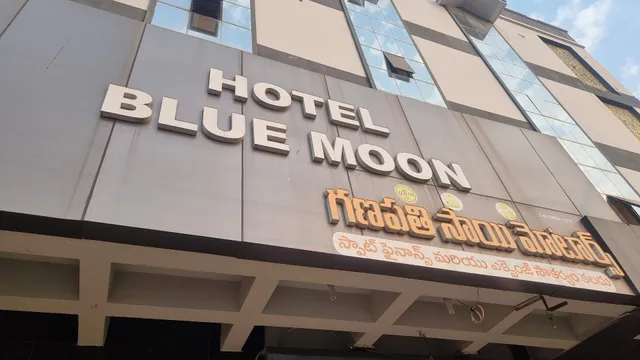 HOTEL BLUE MOON