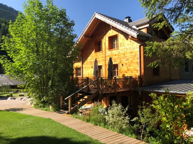 Chalet l'Ecuela, The Old School