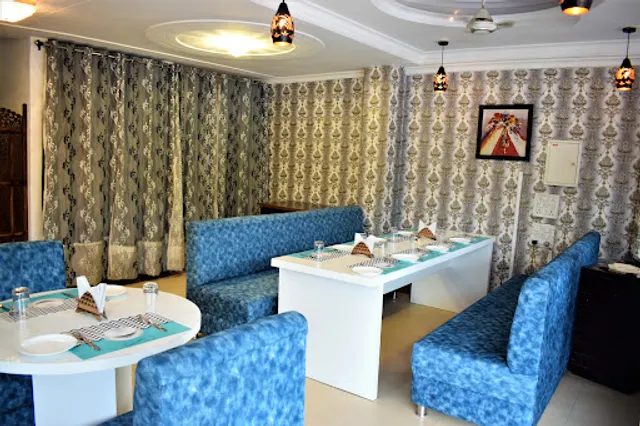 Sour n Spicy Restaurant (Hotel Tara Palace) By Goyal Hoteliers - | Best Restaurant in Agra | Restaurant in Agra